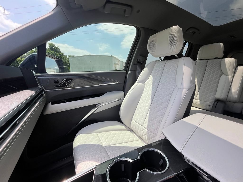 New 2026 Cadillac Escalade IQ Sport 1 w/ LPO, ONYX Package AWD/4WD image 28