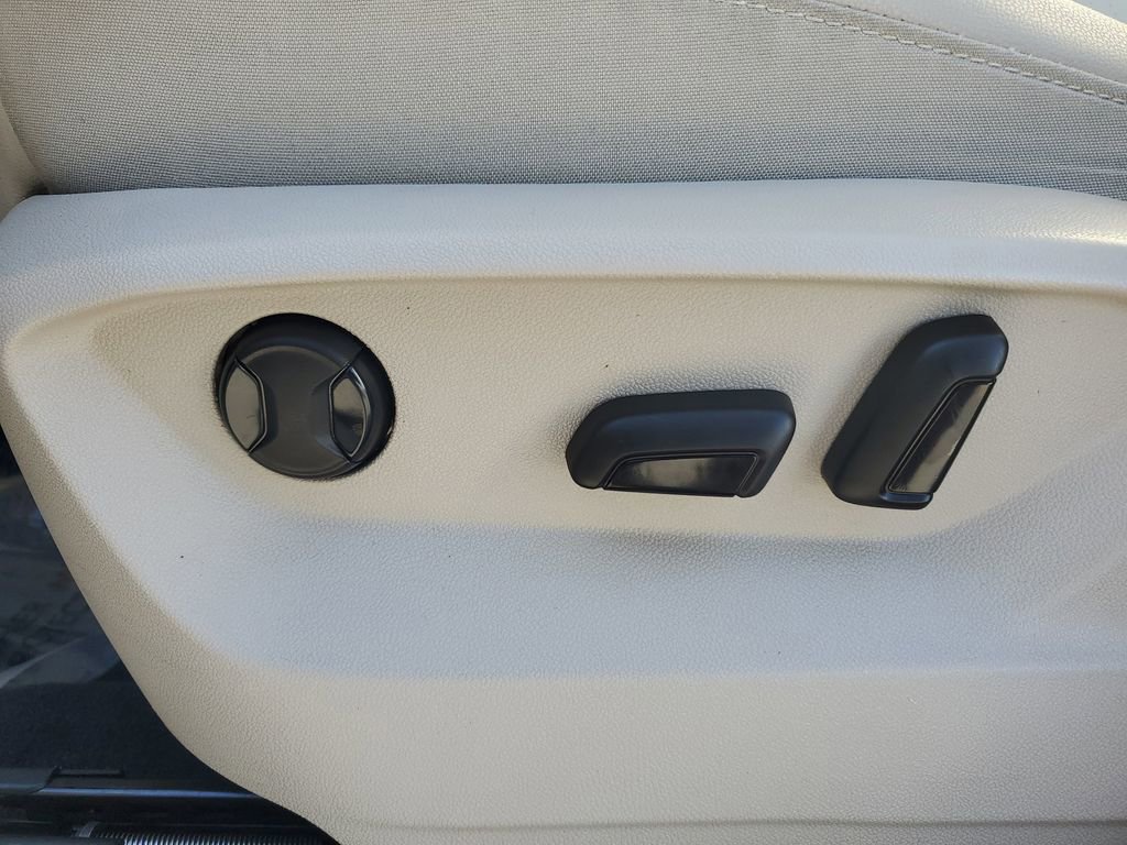 Used 2023 Volkswagen Atlas SE w/ Panoramic Sunroof Package image 24