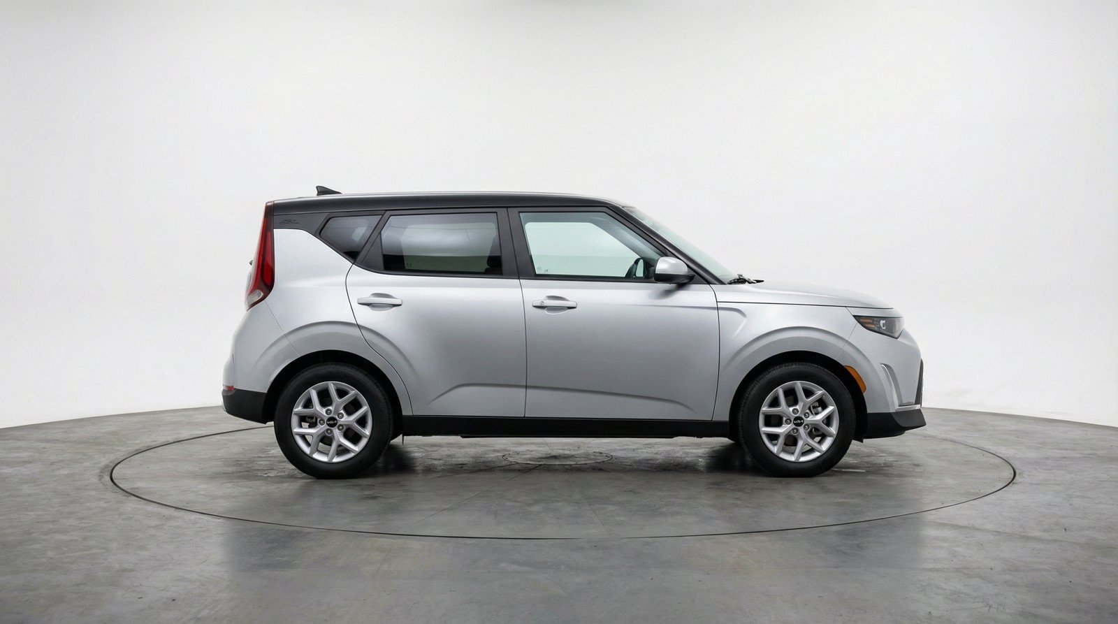 Used 2025 Kia Soul LX w/ LX Technology Package FWD image 11