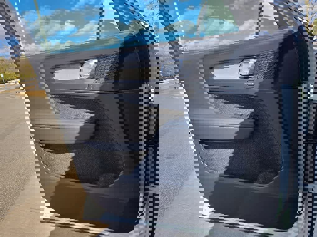 Used 2025 Volvo XC40 B5 Core image 20