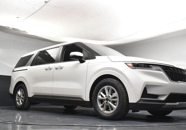 Certified 2024 Kia Carnival LX image 32