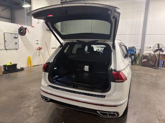Used 2024 Volkswagen Tiguan SEL R-Line image 15