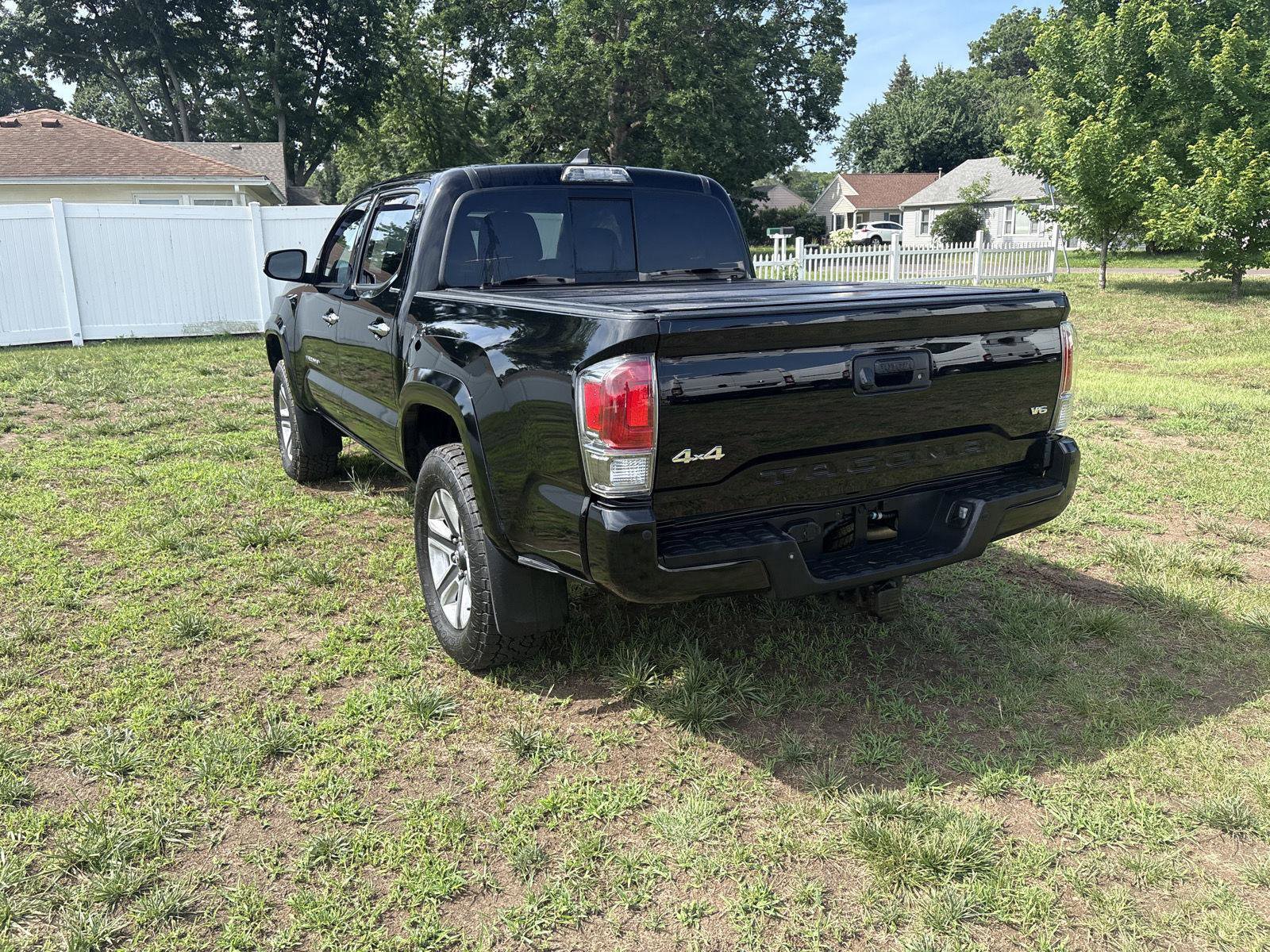 Used 2017 Toyota Tacoma Limited w/ Tow Package AWD/4WD image 7