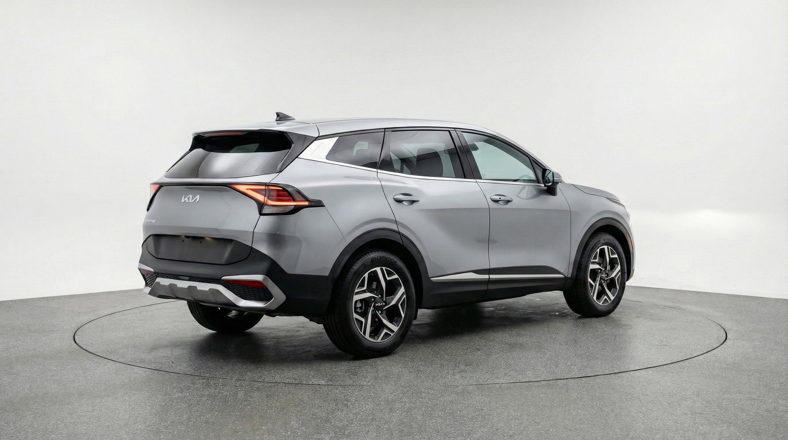 Used 2025 Kia Sportage LX image 9