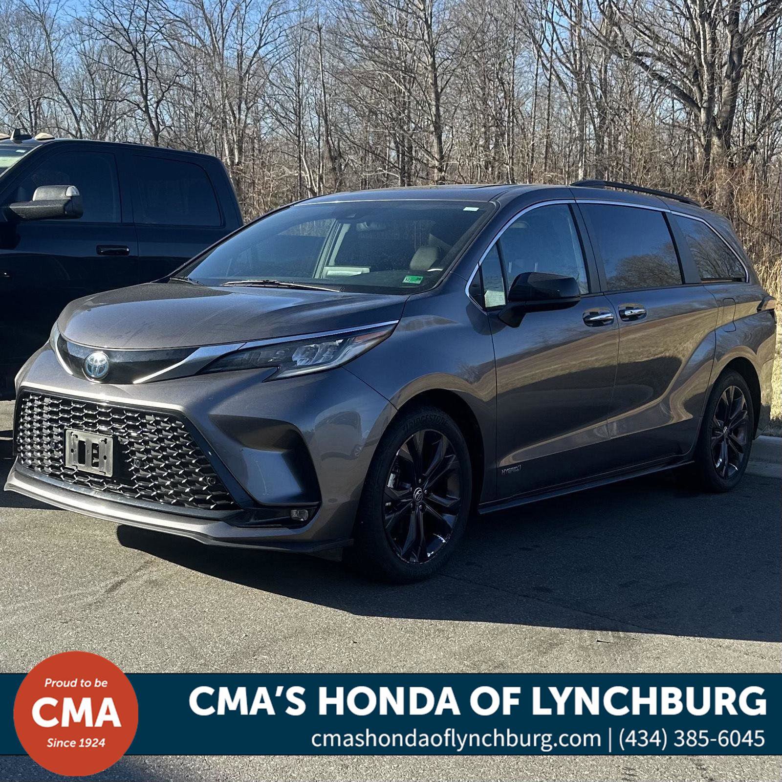 Used 2021 Toyota Sienna XSE w/ XSE Plus Package image 1