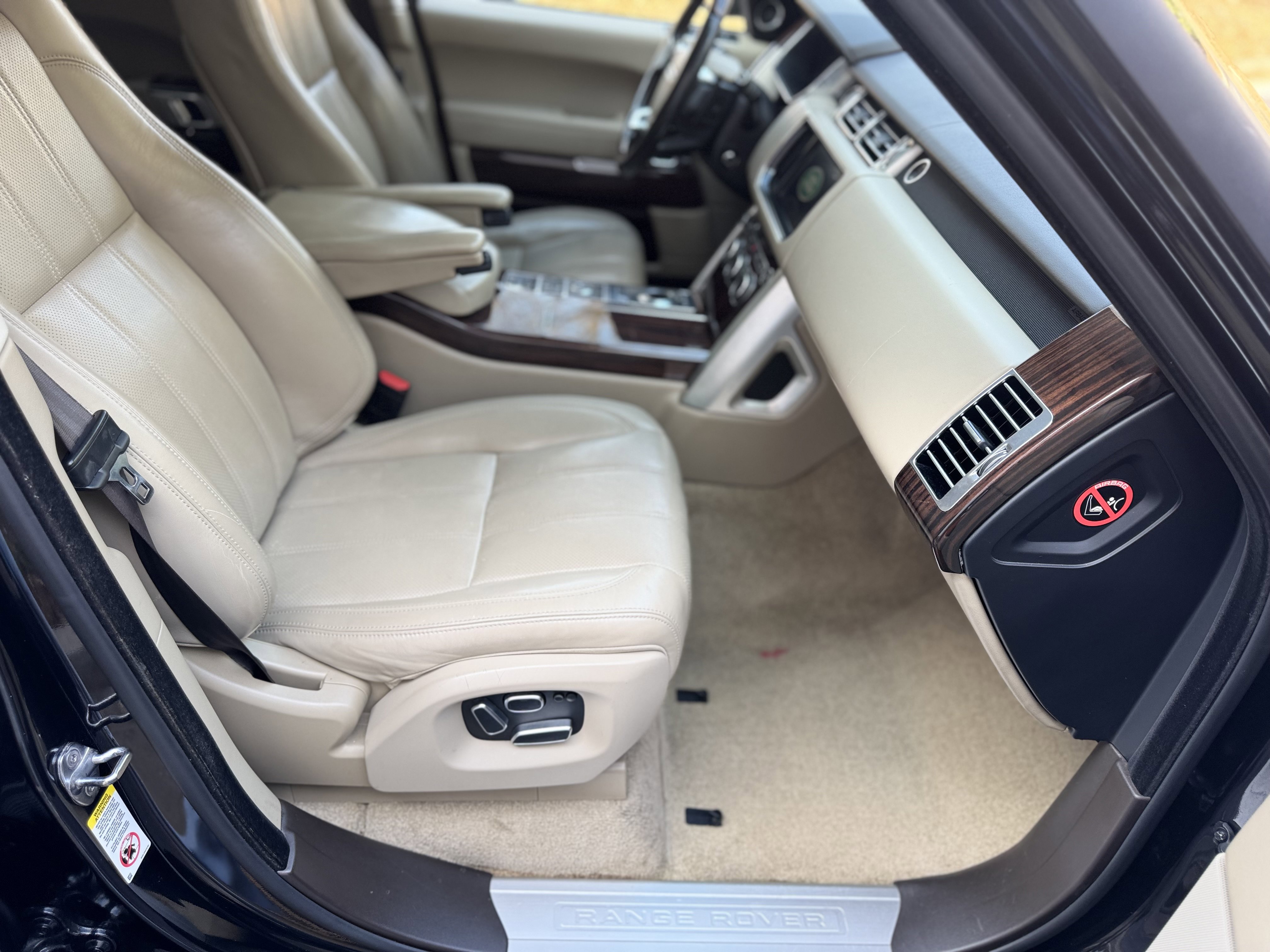 Used 2015 Land Rover Range Rover HSE image 16