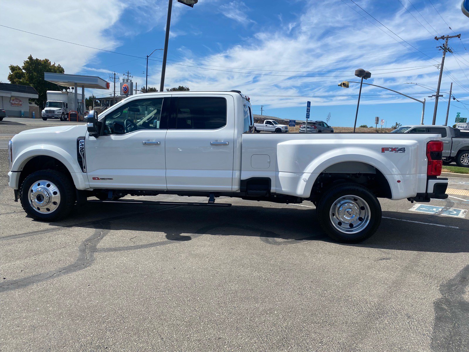 New 2027 Ford F450 Platinum w/ Platinum Plus Package AWD/4WD image 5