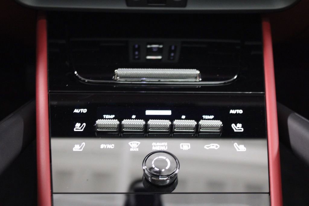 Certified 2025 Porsche Cayenne Coupe image 28