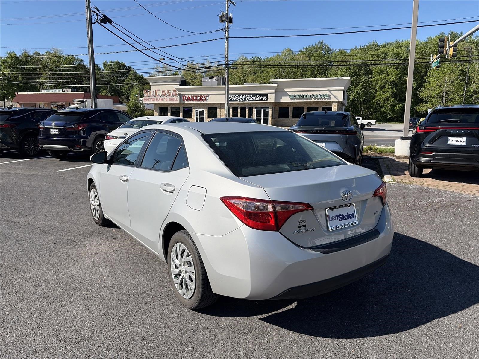 Used 2018 Toyota Corolla LE w/ Carpet Mat Package (TMS) FWD image 3