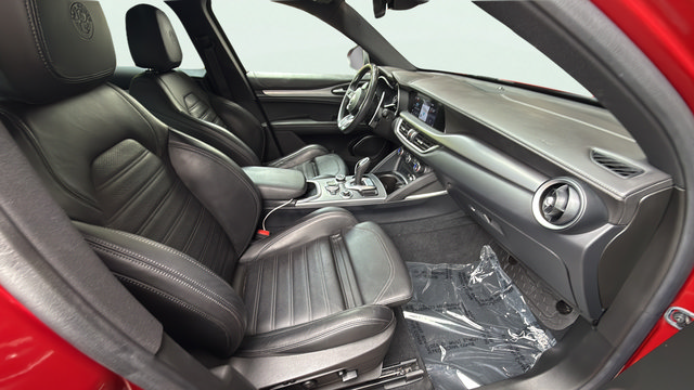 Used 2023 Alfa Romeo Stelvio Veloce AWD/4WD image 26
