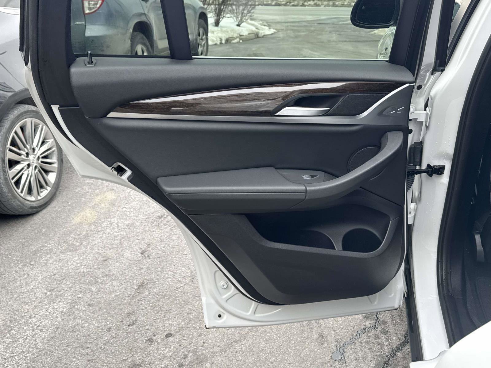 Used 2023 BMW X4 xDrive30i w/ Premium Package image 11