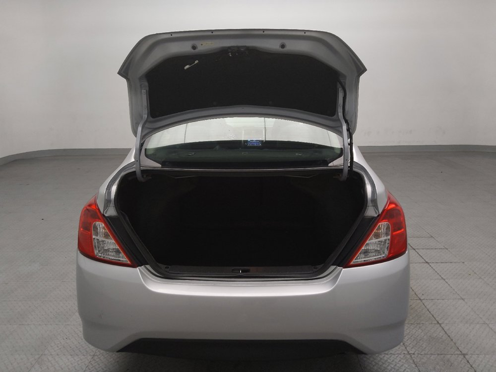 Used 2019 Nissan Versa SV FWD image 29