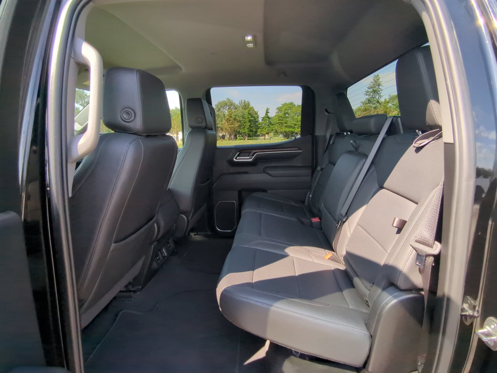 Used 2025 GMC Sierra 1500 SLT AWD/4WD image 10