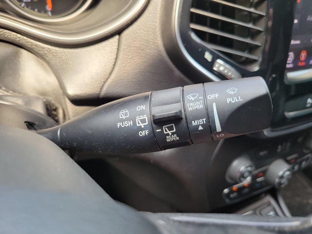 Used 2020 Jeep Cherokee Limited FWD image 16