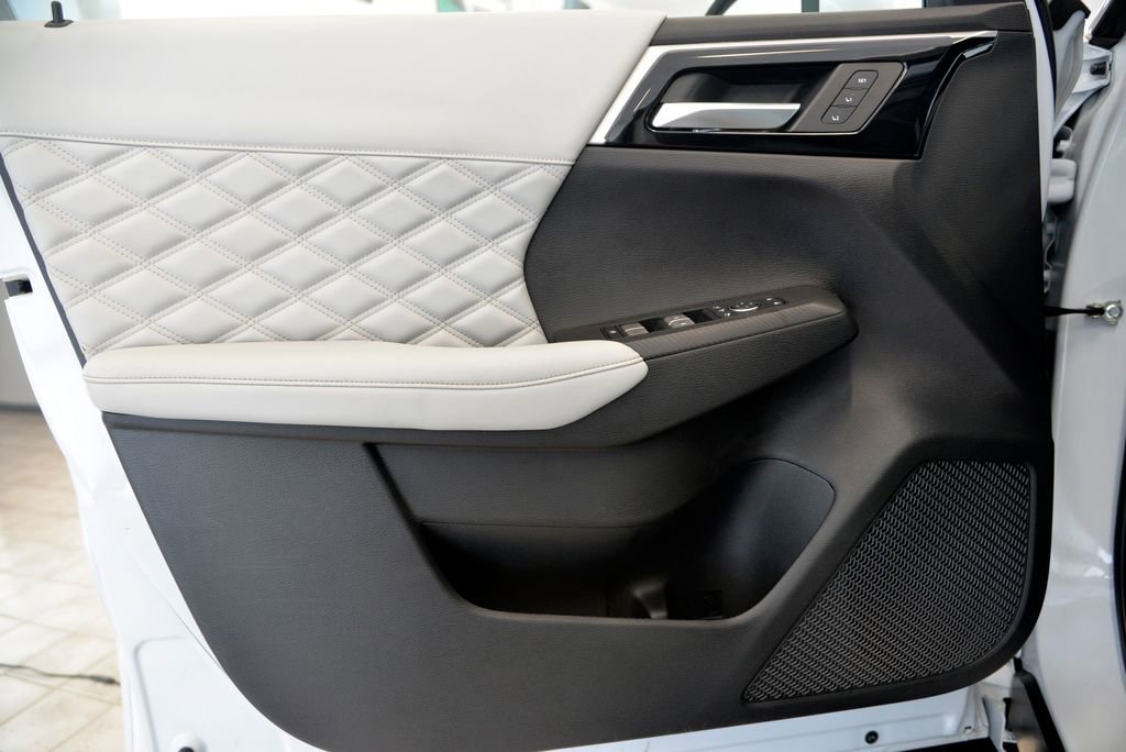 Used 2023 Mitsubishi Outlander SEL image 14