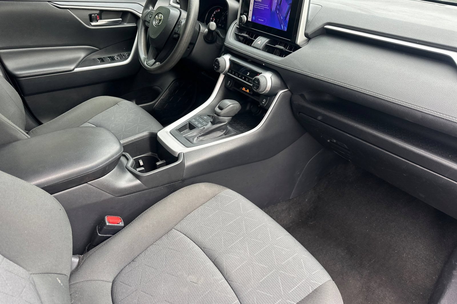 Used 2024 Toyota RAV4 XLE AWD/4WD image 12