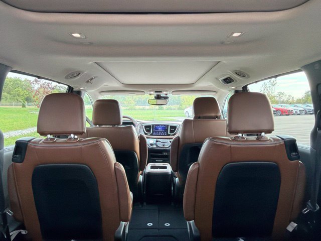 Used 2017 Chrysler Pacifica Limited FWD image 20