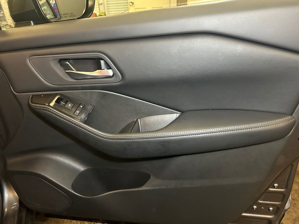 Used 2026 Nissan Rogue SV image 17