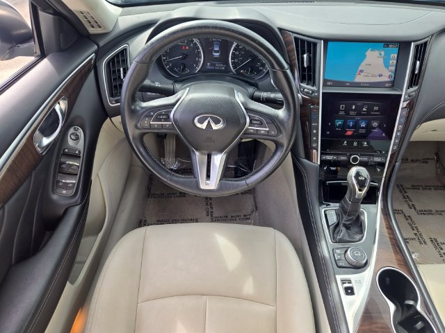 Used 2018 INFINITI Q50 Luxe w/ Essential Package (3.0T Luxe) AWD/4WD image 13