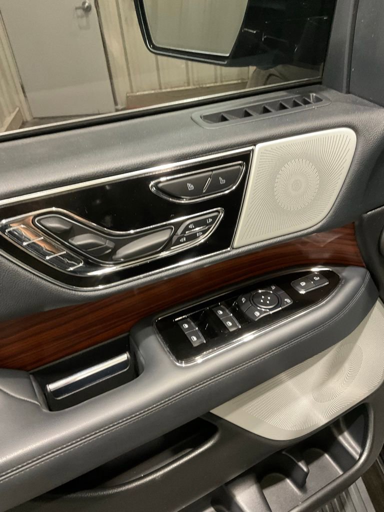Used 2022 Lincoln Navigator L Reserve image 7