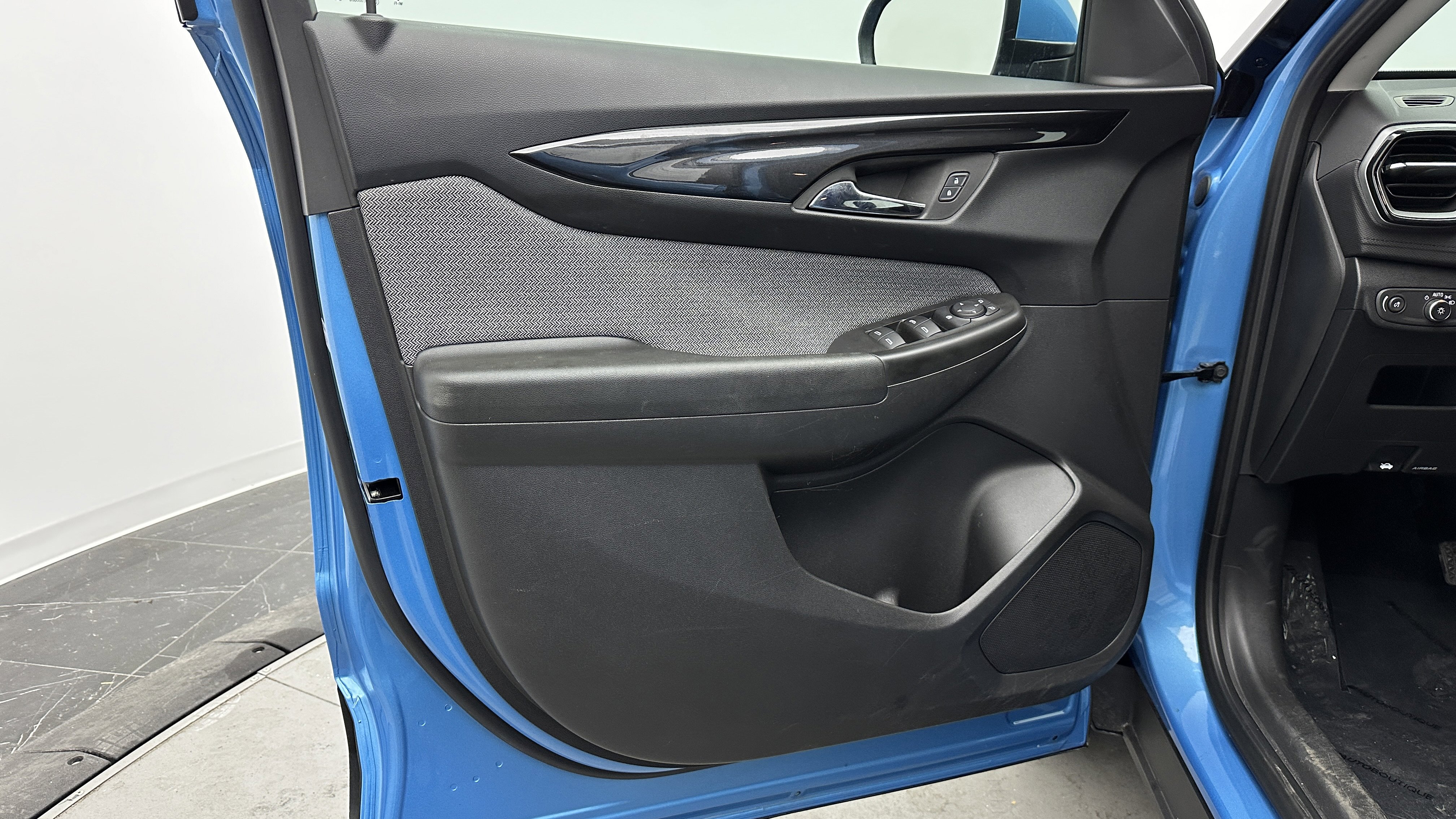 Used 2025 Chevrolet TrailBlazer LT image 10