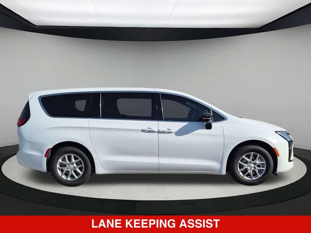 New 2027 Chrysler Pacifica Select FWD image 8