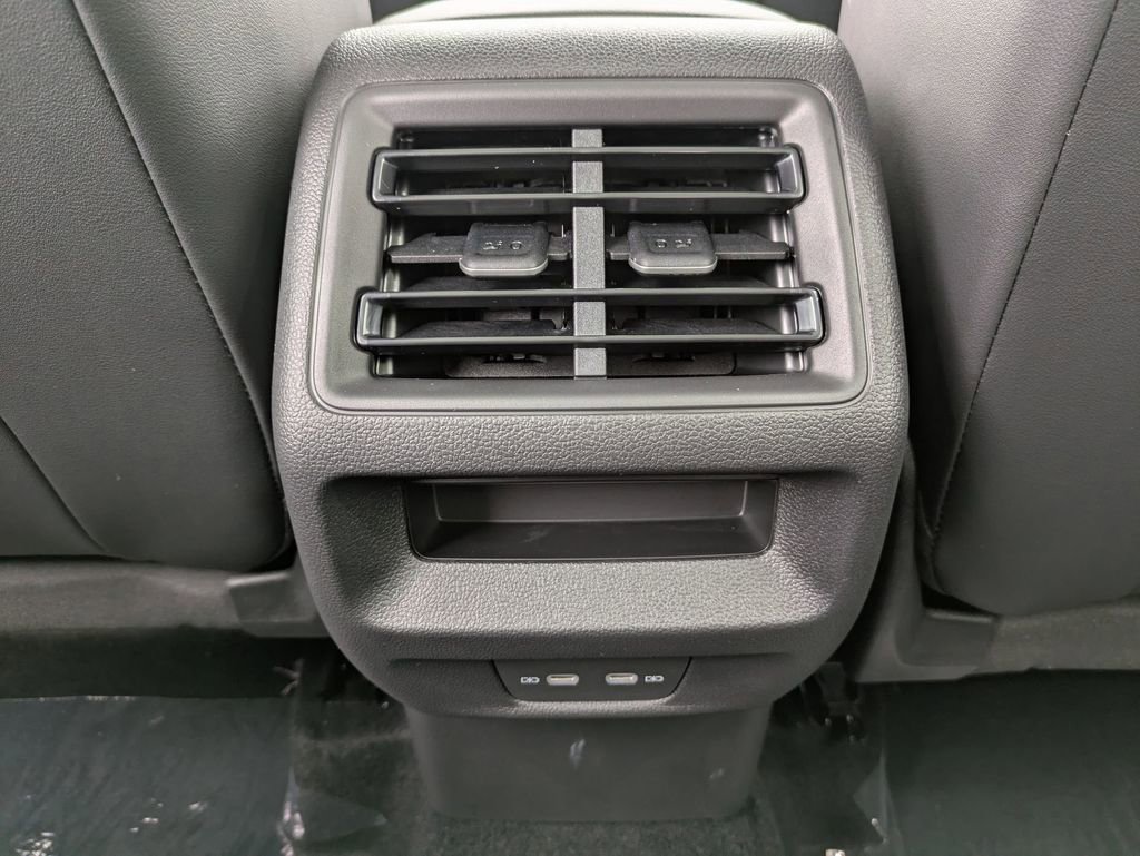 New 2026 Volkswagen Tiguan SE image 29