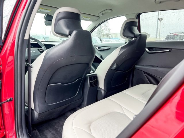 Used 2024 Kia Niro EX image 11