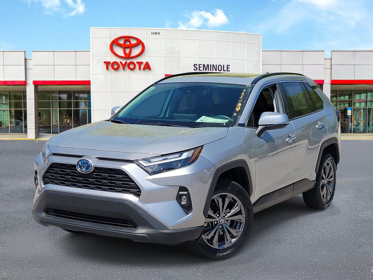 Used 2023 Toyota RAV4 XLE Premium image 1