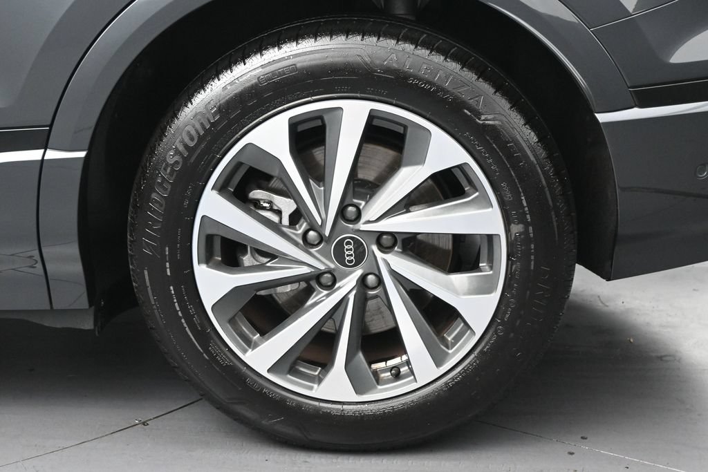 Used 2025 Audi Q6 e-tron Prestige w/ Black Warm Weather Package AWD/4WD image 34