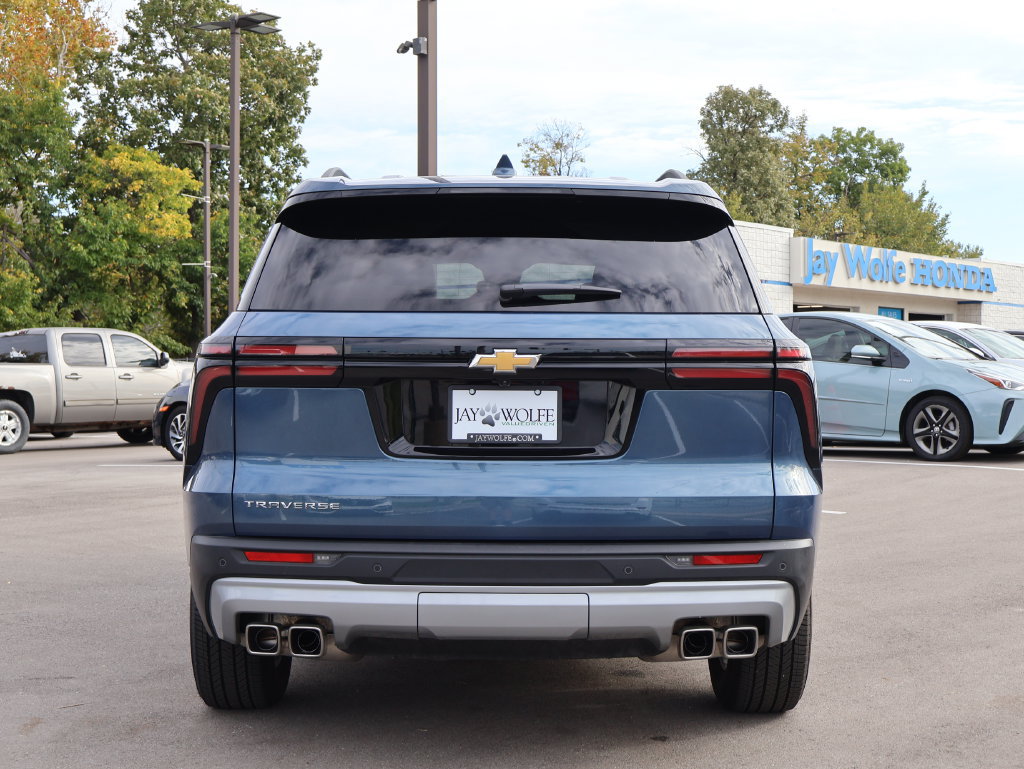 Used 2025 Chevrolet Traverse LT w/ Enhanced Driving Package FWD image 6