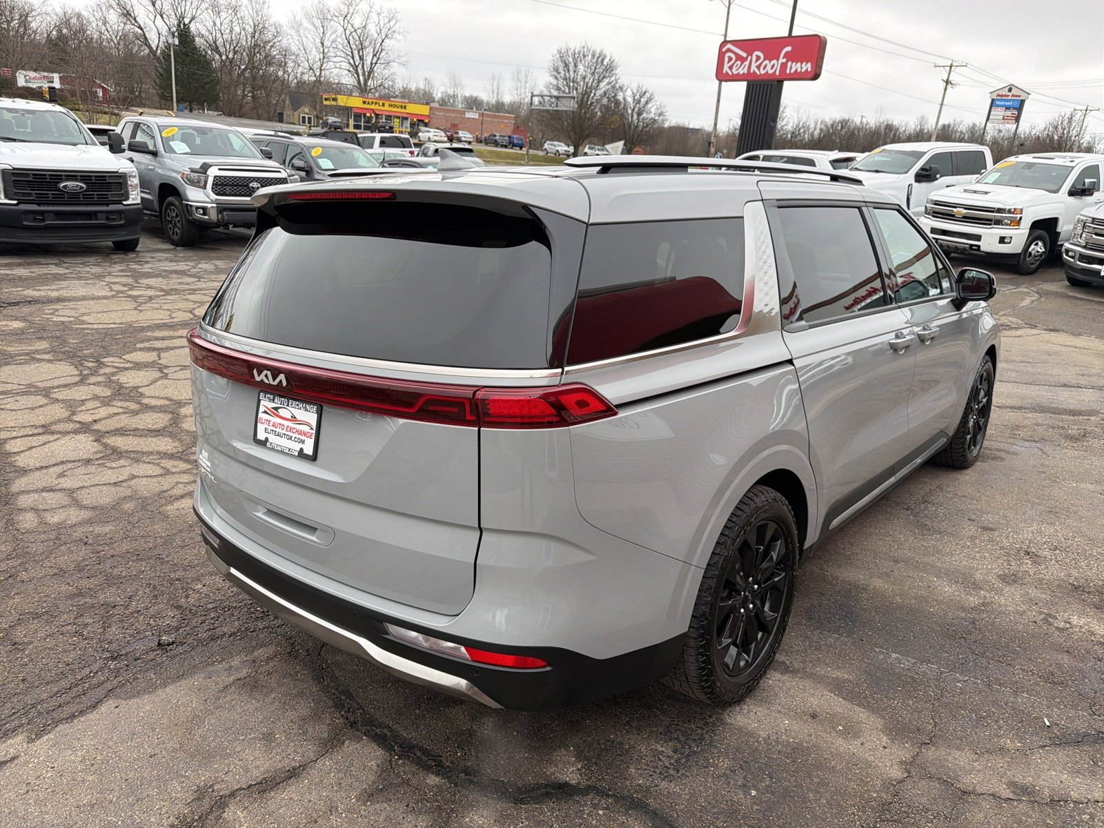 Used 2024 Kia Carnival SX Prestige image 11