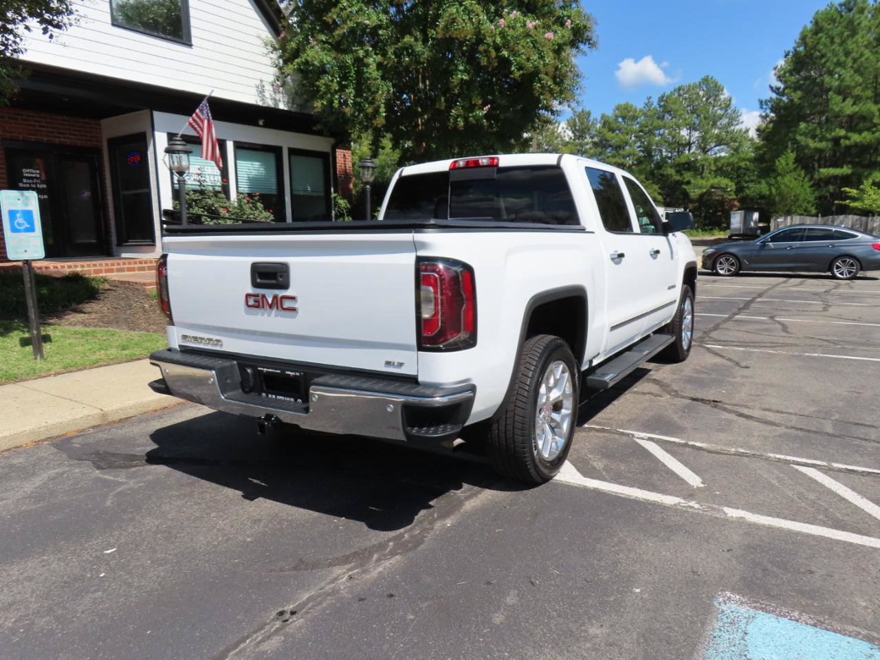 Used 2017 GMC Sierra 1500 SLT w/ SLT Premium Package AWD/4WD image 8
