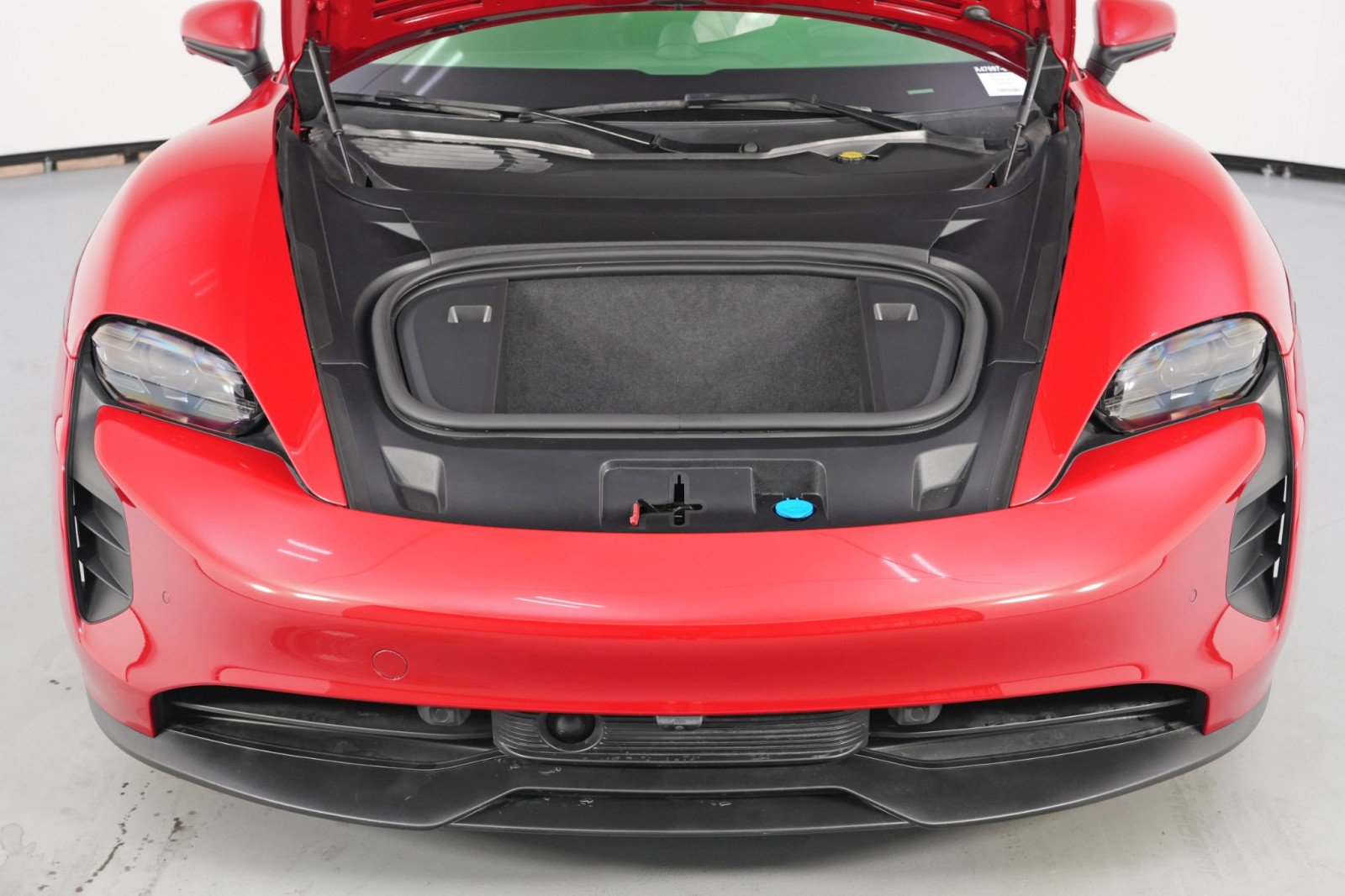 Used 2023 Porsche Taycan GTS image 5