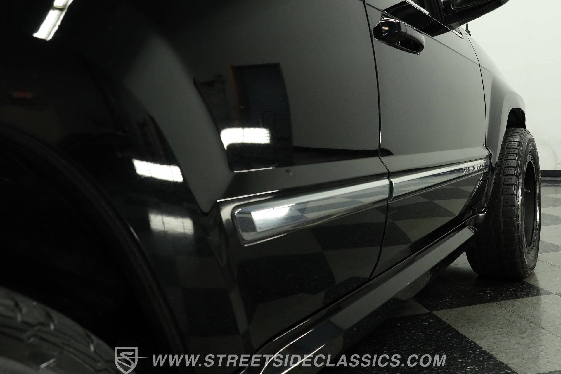 Used 2006 Jeep Grand Cherokee SRT8 w/ SRT Option Group I image 26