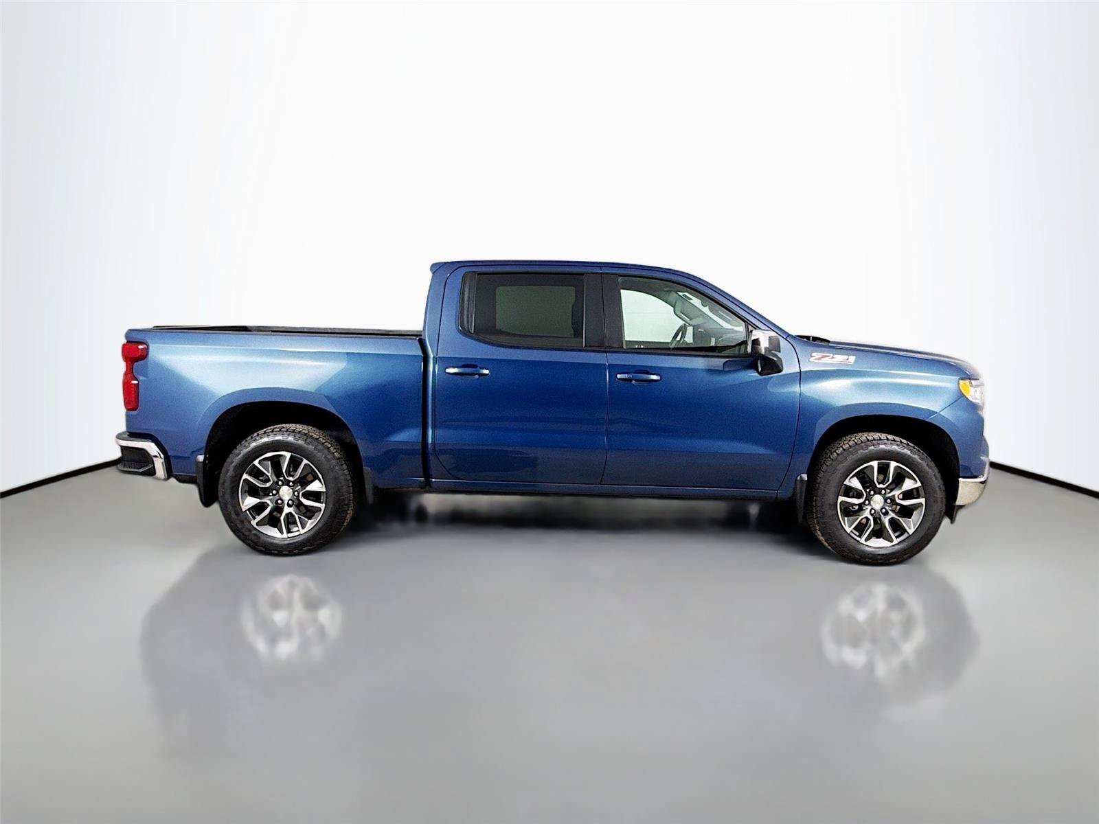Used 2024 Chevrolet Silverado 1500 LT AWD/4WD image 10