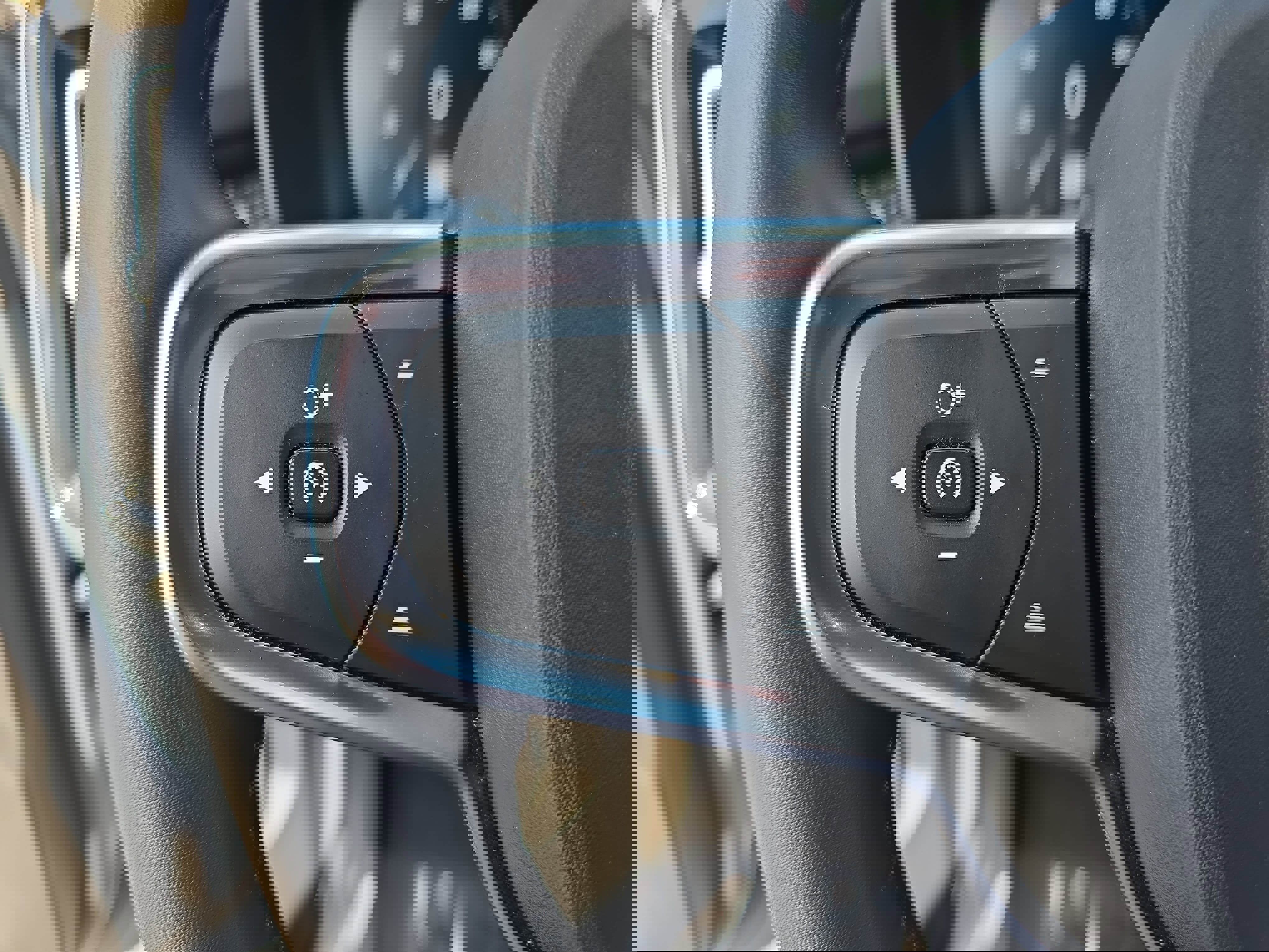 Used 2022 Volvo XC40 T5 R-Design w/ Advanced Package image 17