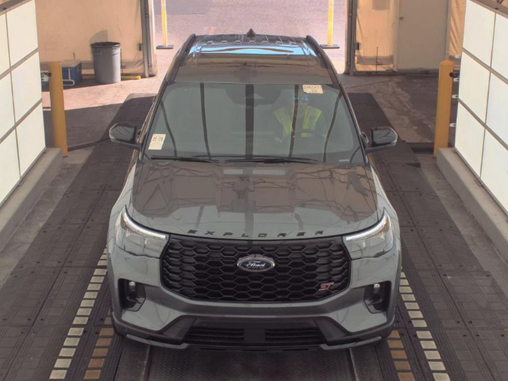 Used 2026 Ford Explorer ST w/ Sun And Sound Package AWD/4WD image 3