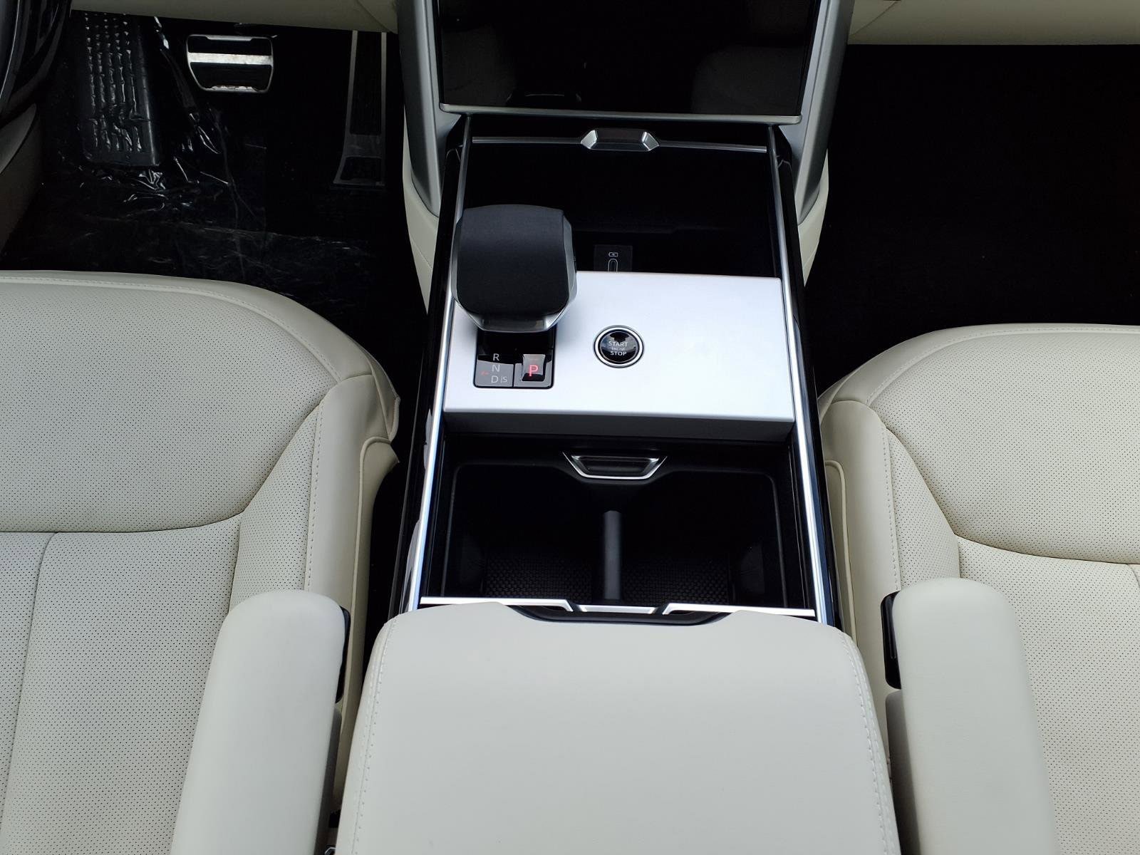 New 2026 Land Rover Range Rover Long Wheelbase SE image 22