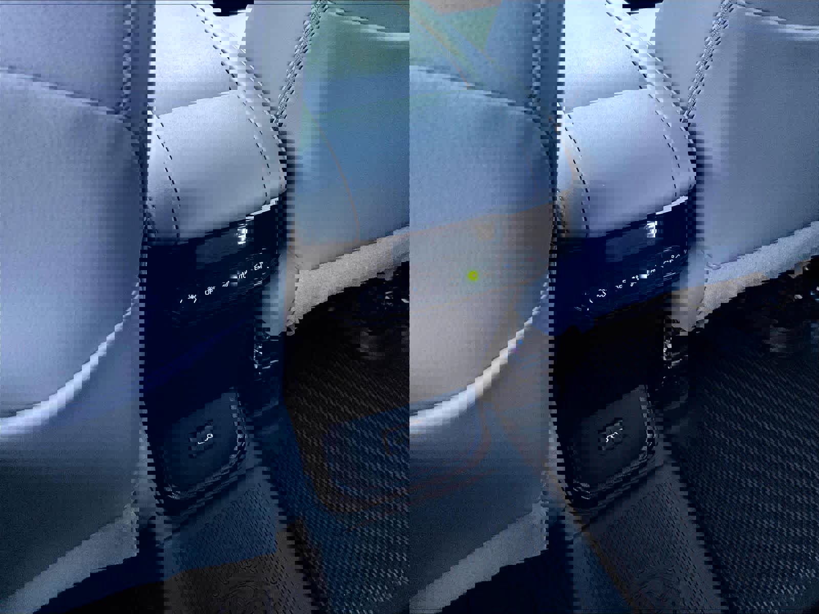 Used 2023 Toyota Highlander XLE image 29