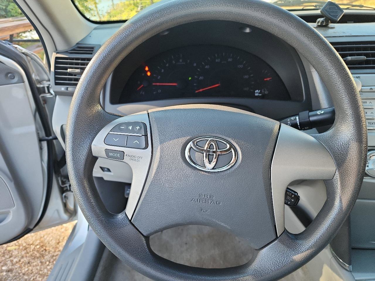 Used 2010 Toyota Camry SE FWD image 17