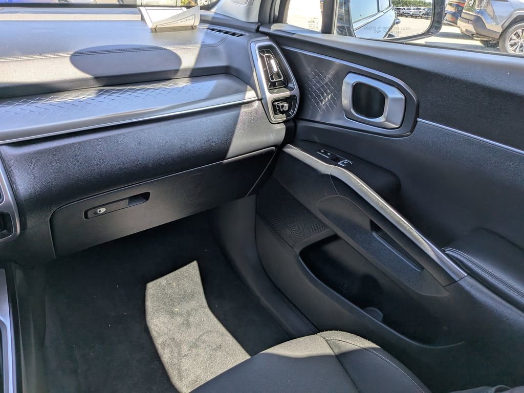 Certified 2021 Kia Sorento LX FWD image 17