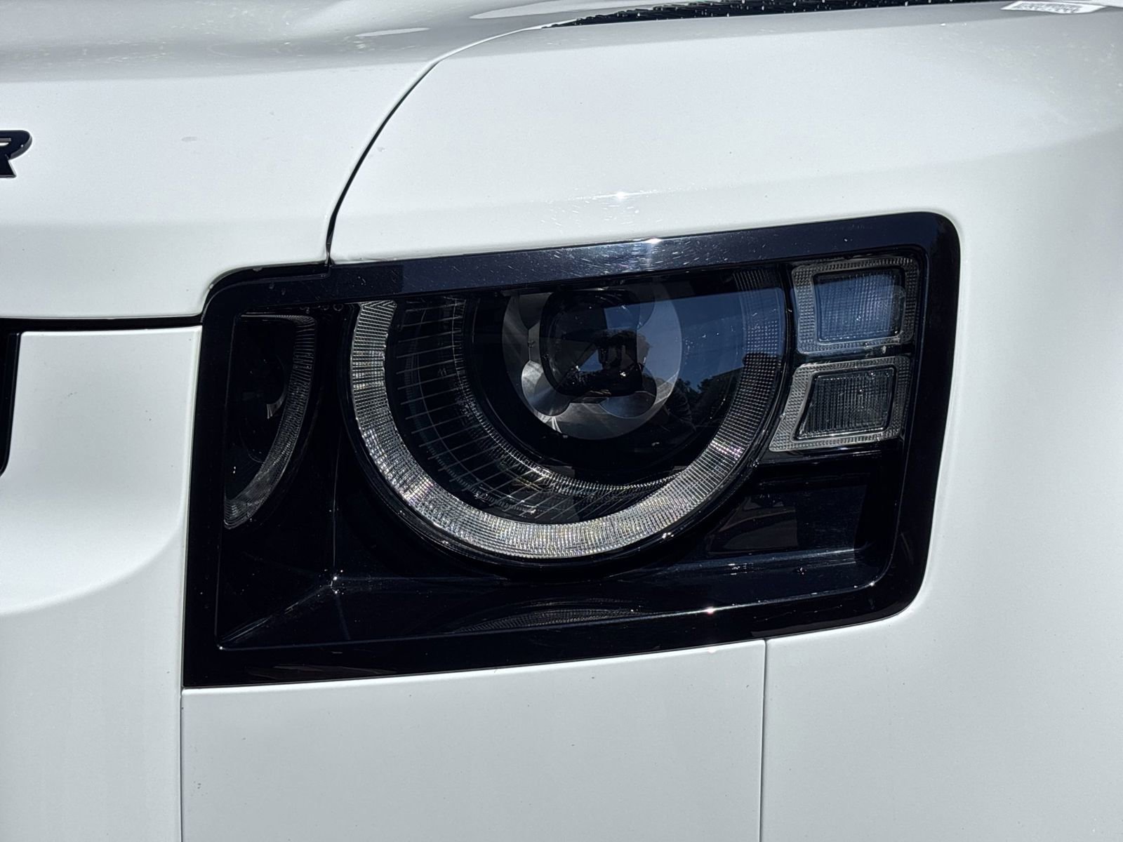 Used 2025 Land Rover Defender 90 S image 11