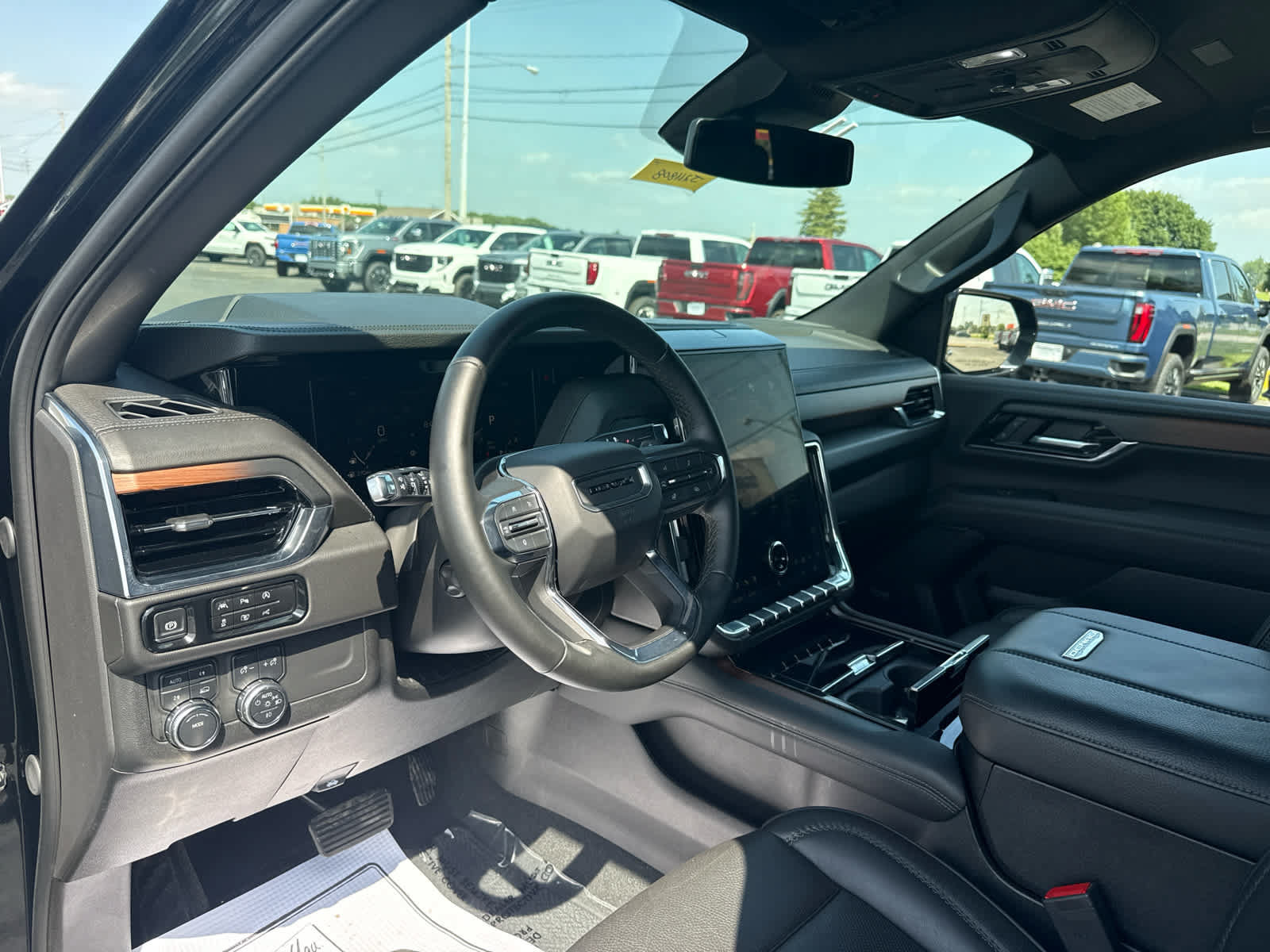 Used 2025 GMC Yukon Denali AWD/4WD image 11