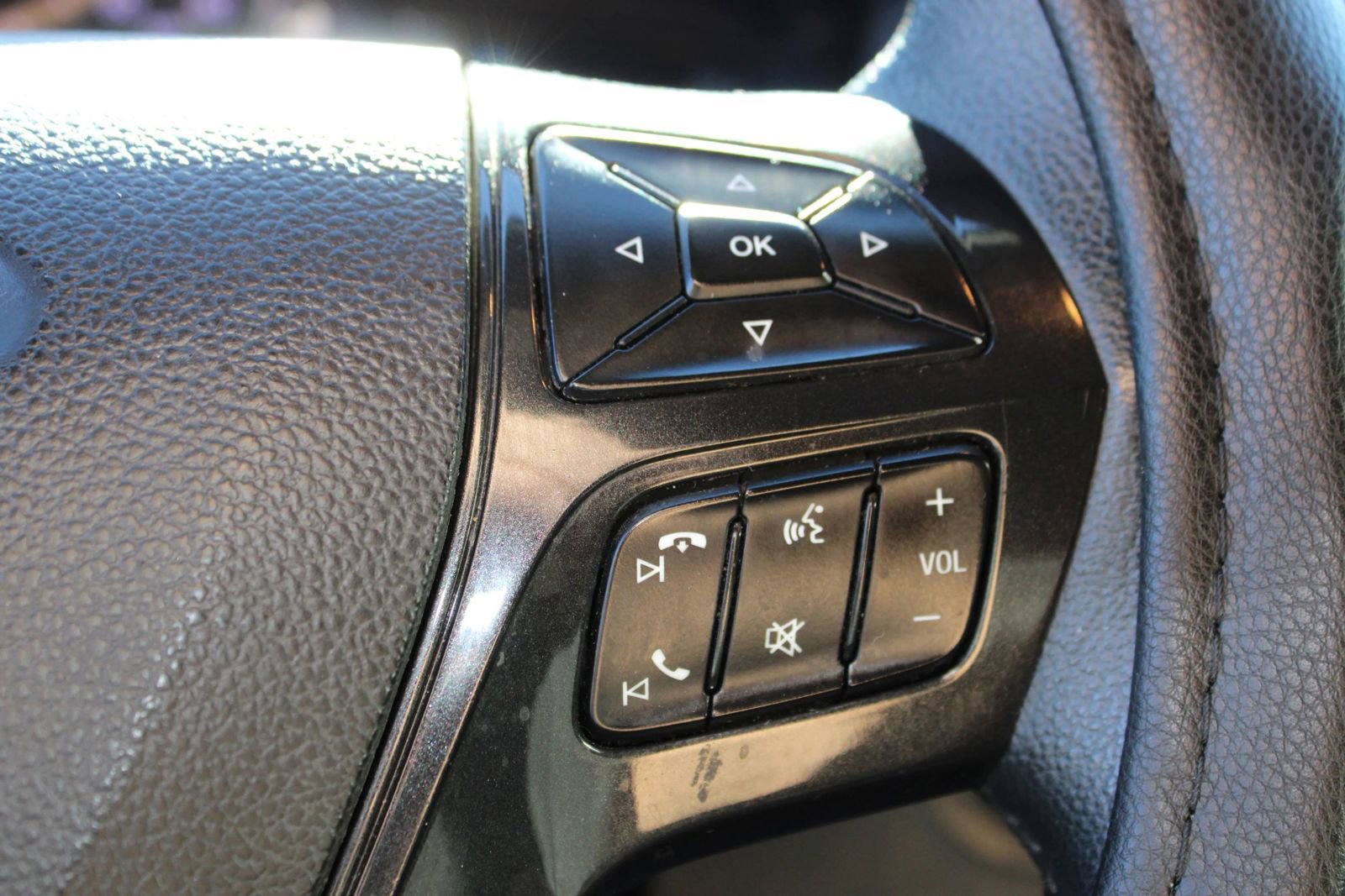 Used 2017 Ford Explorer XLT w/ Equipment Group 201A image 38