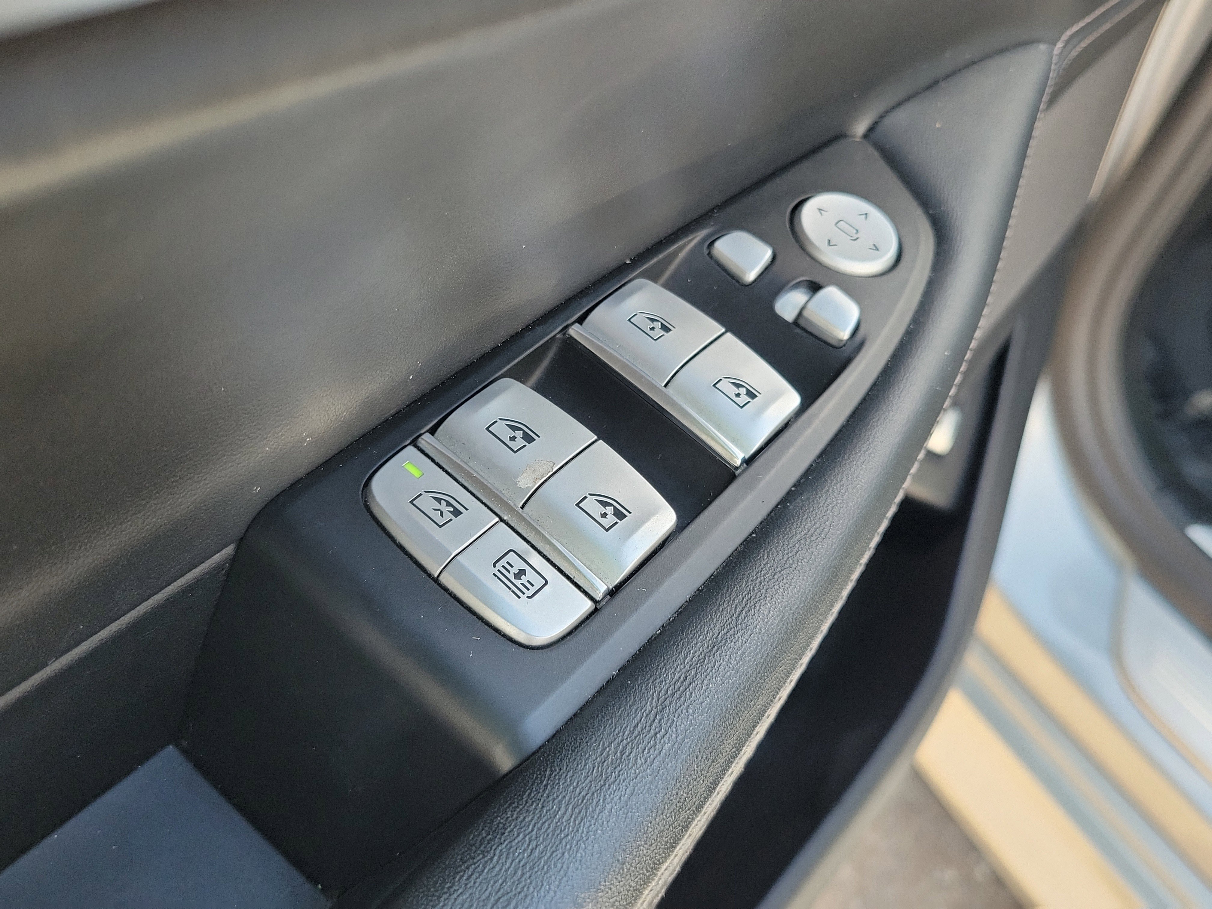 Used 2018 BMW 750i xDrive image 21