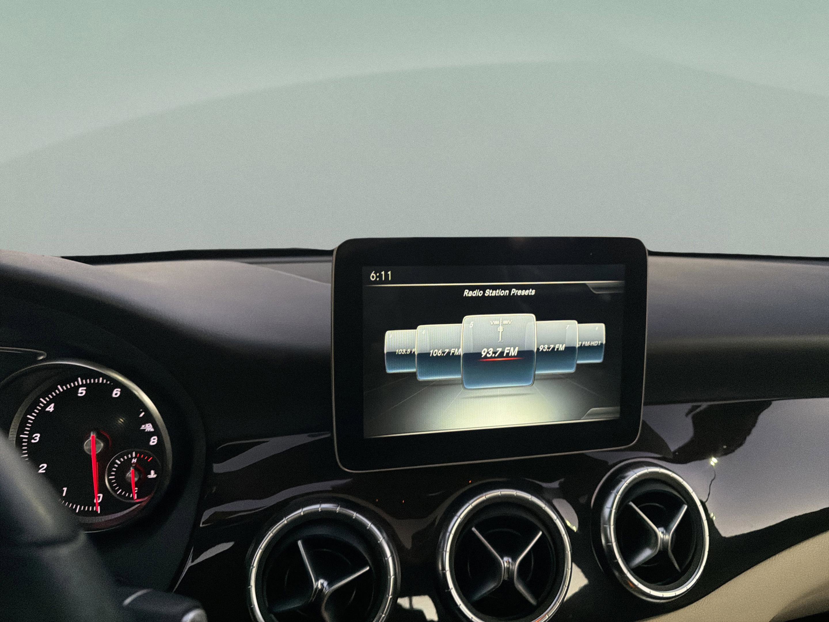 Used 2018 Mercedes-Benz CLA 250 image 23