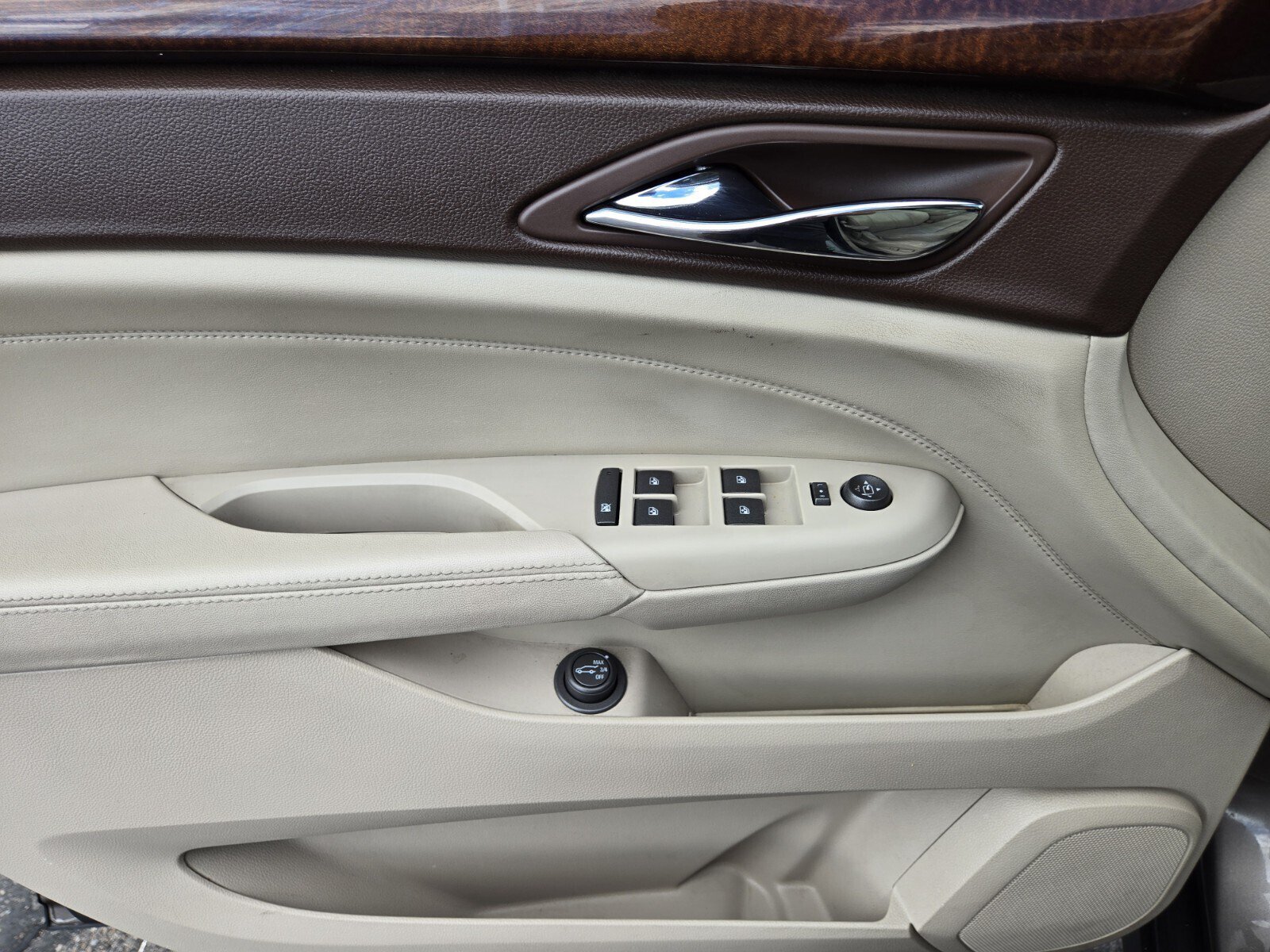 Used 2011 Cadillac SRX Luxury FWD image 15
