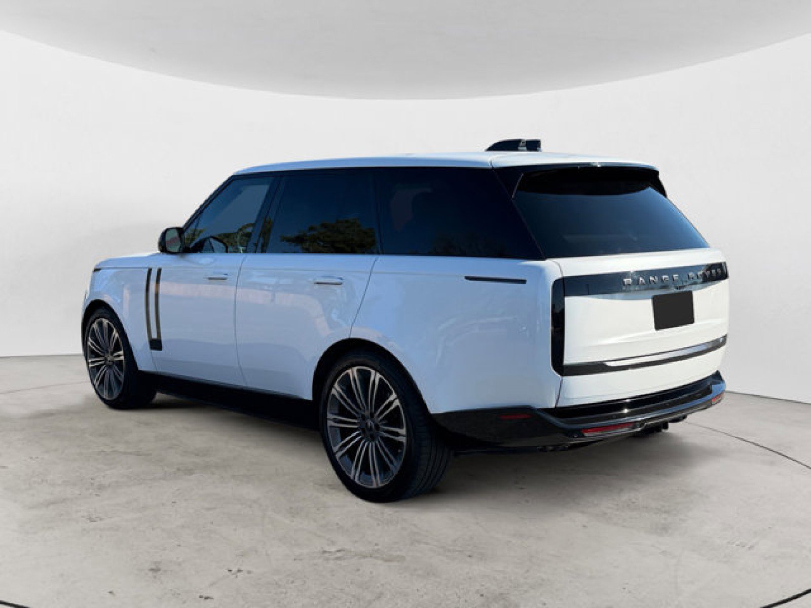 Used 2024 Land Rover Range Rover SE image 6