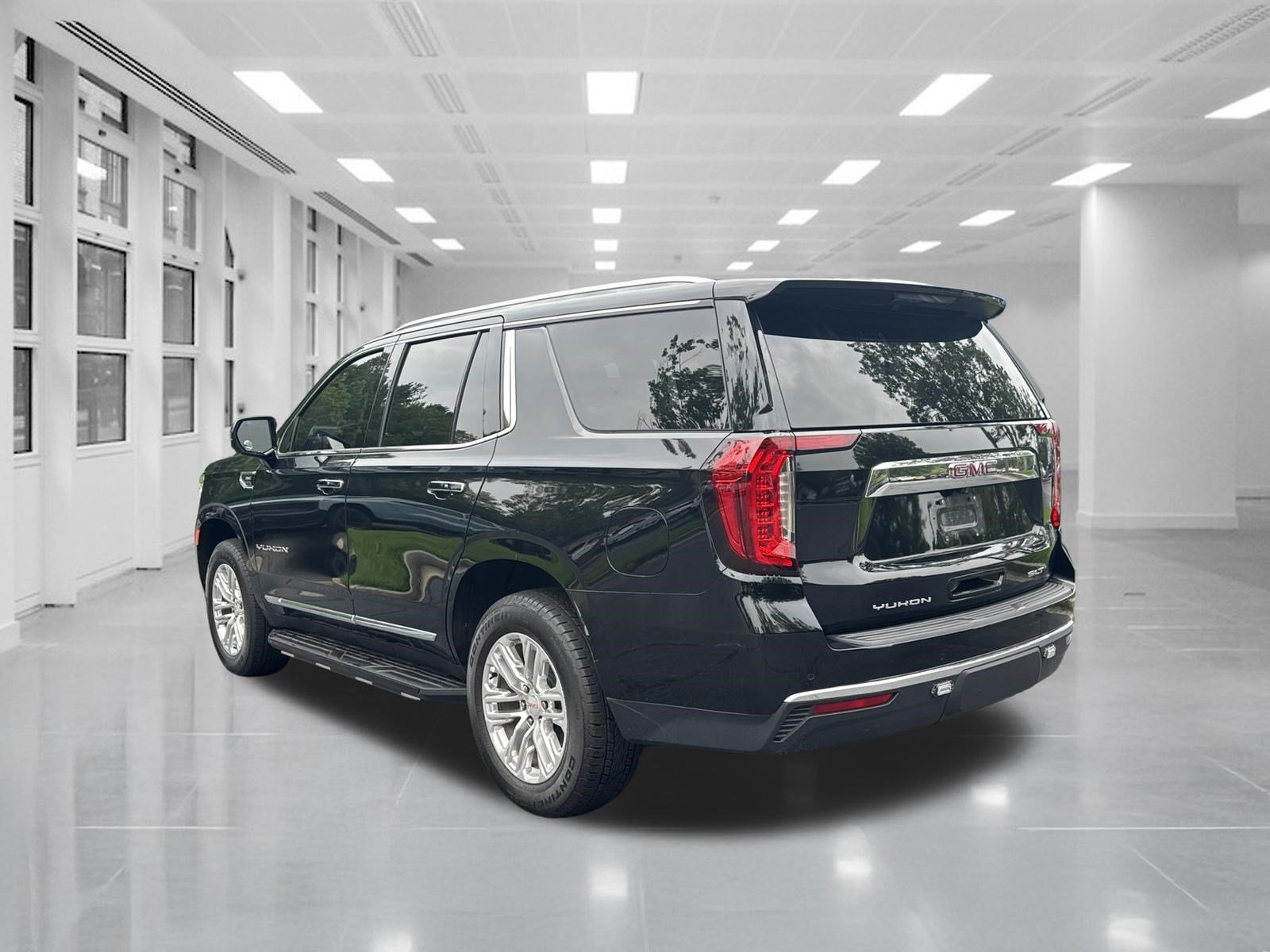 Used 2024 GMC Yukon SLT w/ SLT Premium Package AWD/4WD image 7